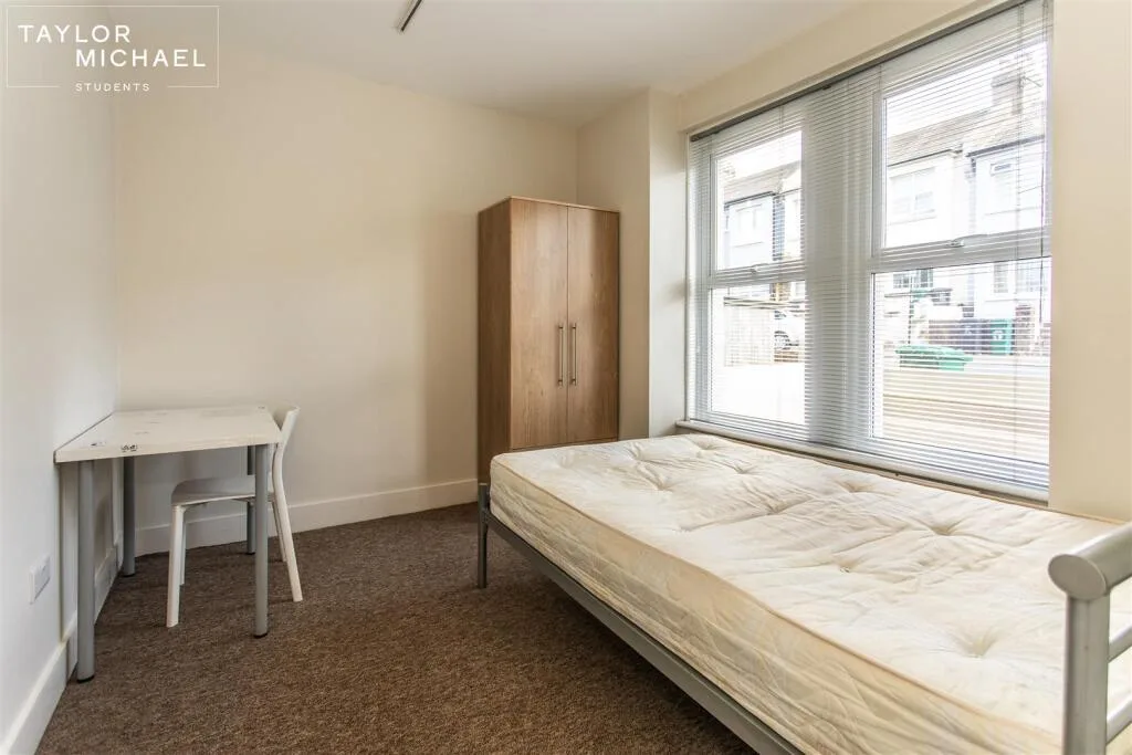 6 bedroom terraced house for rent