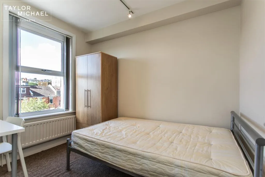 6 bedroom terraced house for rent