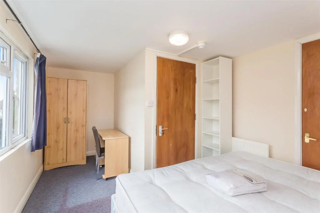 6 bedroom house share for rent