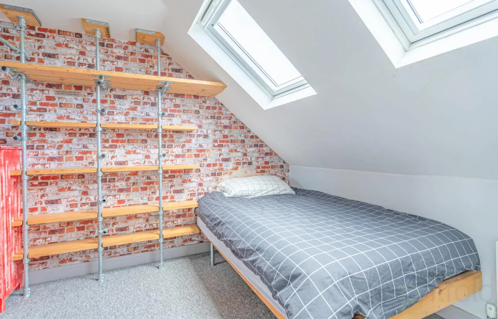 6 bedroom end of terrace house for rent