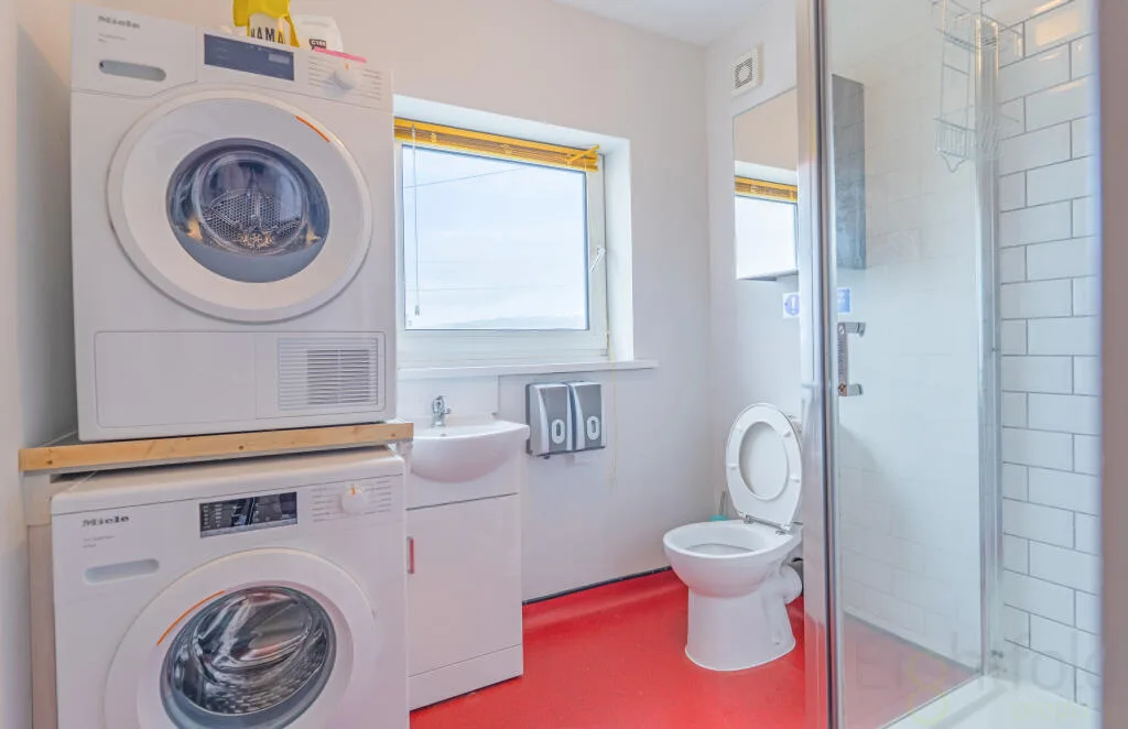 6 bedroom end of terrace house for rent