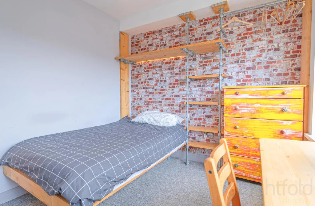 6 bedroom end of terrace house for rent