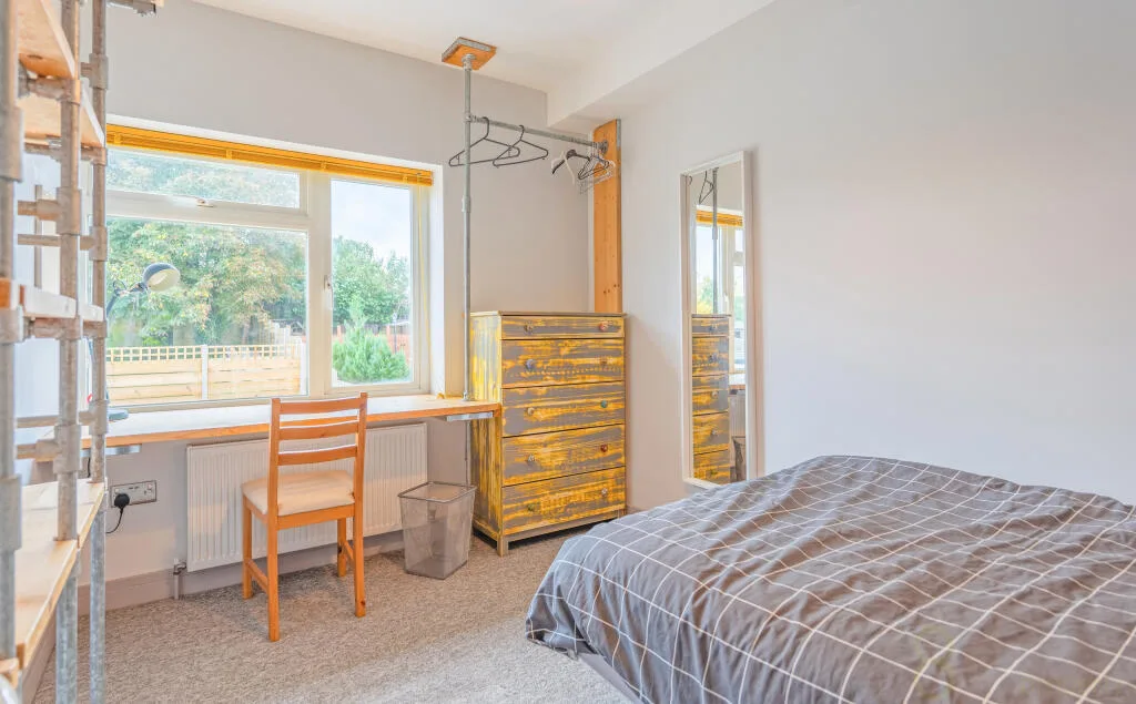6 bedroom end of terrace house for rent