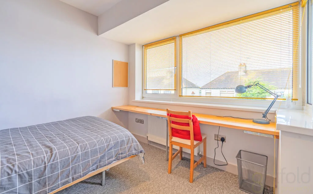 6 bedroom end of terrace house for rent