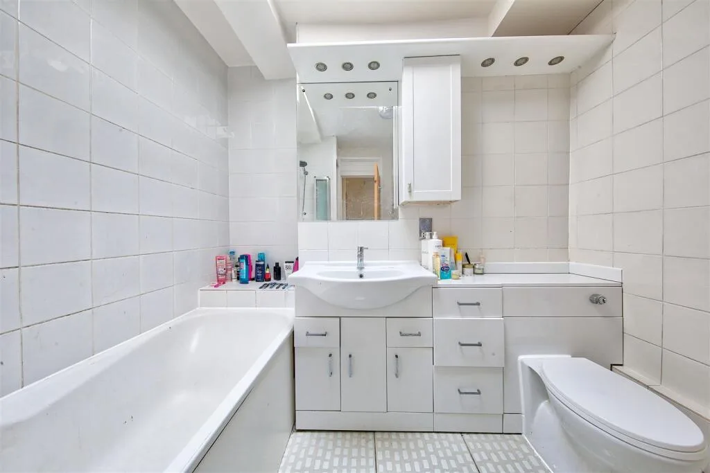 4 bedroom flat for rent