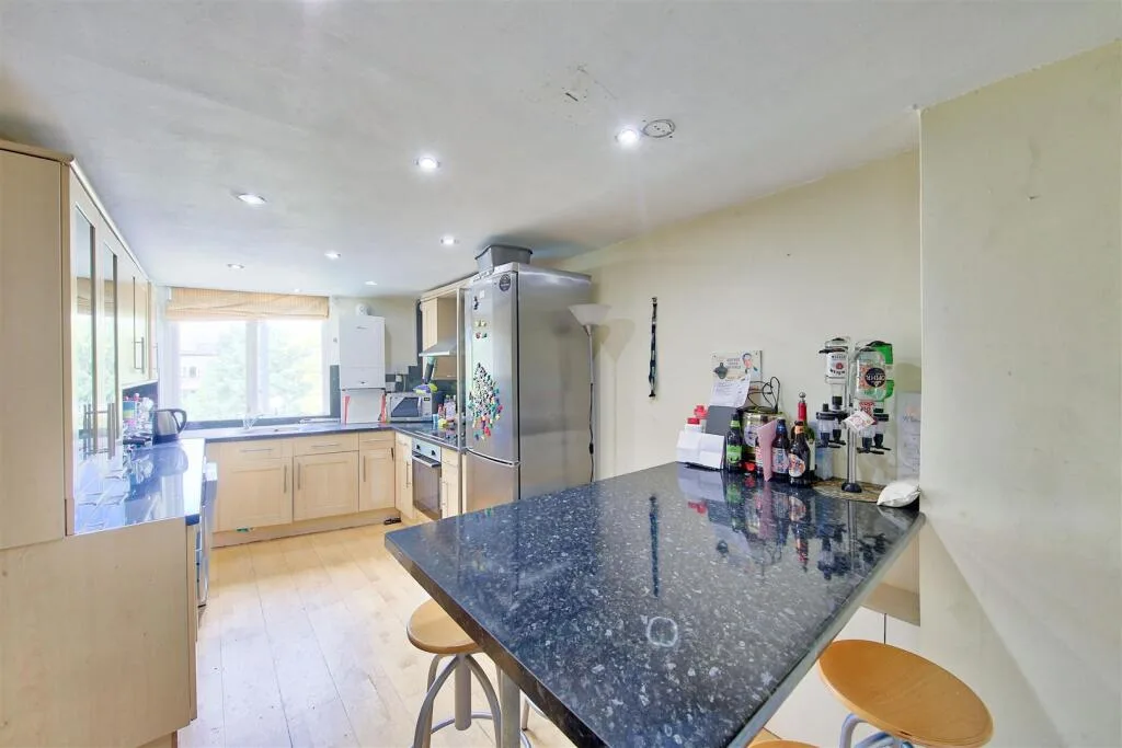 4 bedroom flat for rent