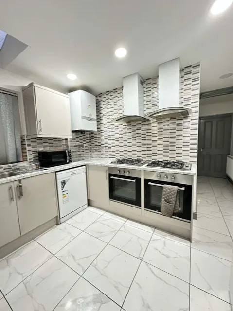 7 bedroom terraced house for rent