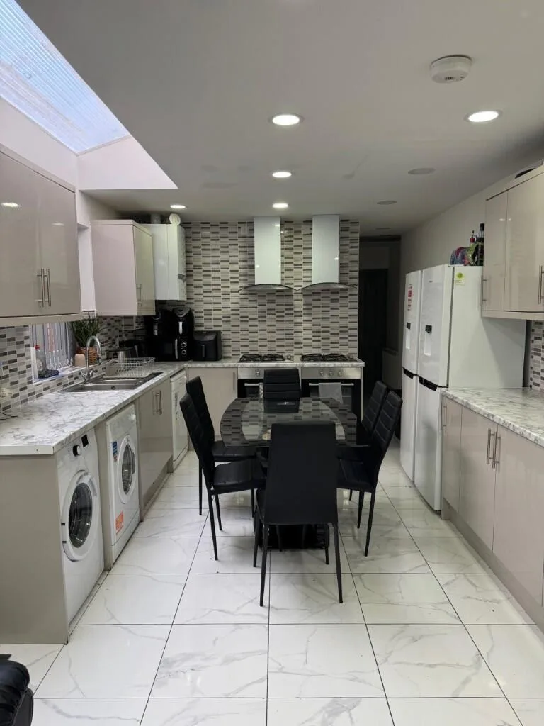 7 bedroom terraced house for rent