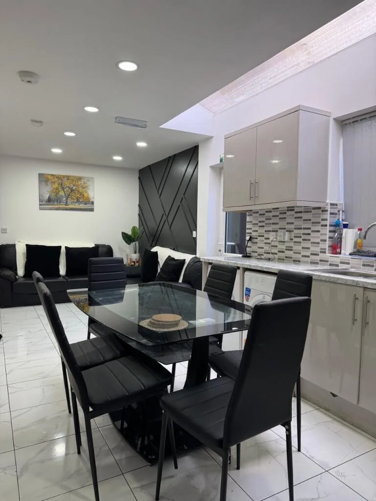 7 bedroom terraced house for rent