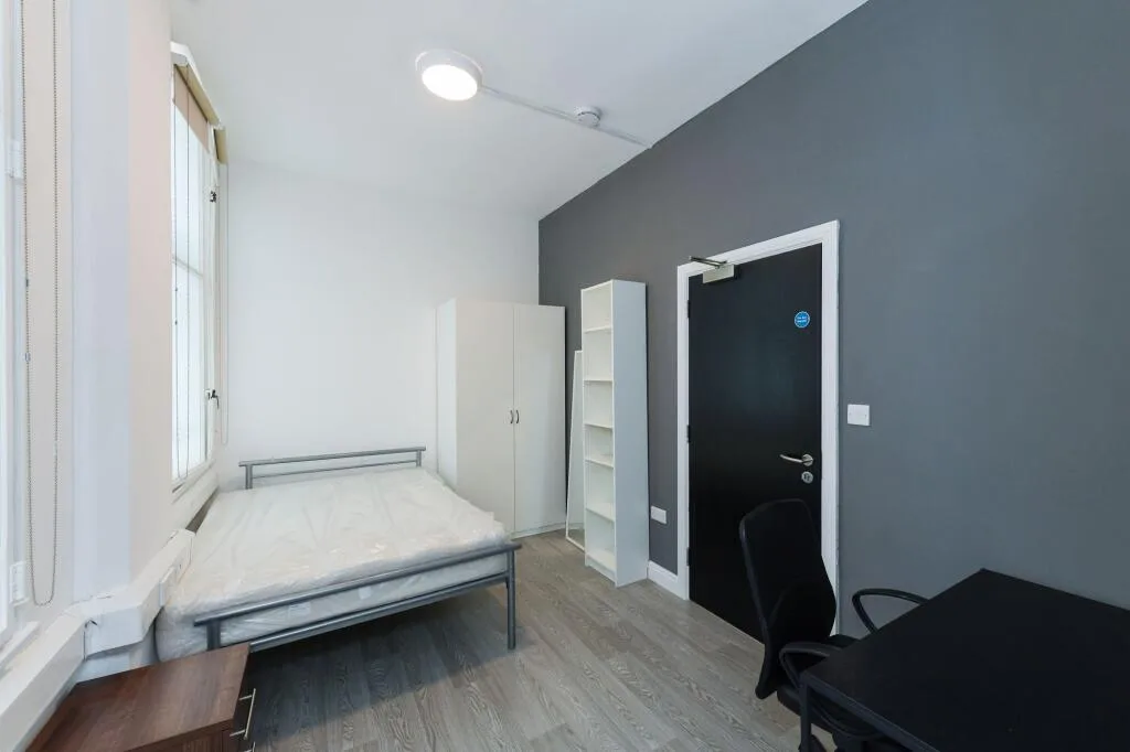 6 bedroom flat for rent