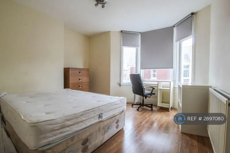 6 bedroom maisonette for rent