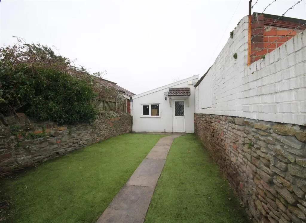 1 bedroom house share for rent