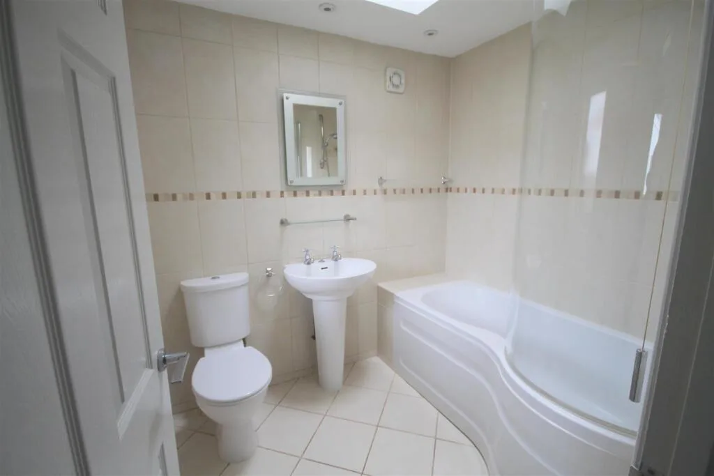 1 bedroom house share for rent