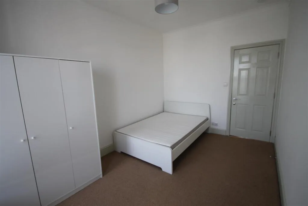 1 bedroom house share for rent