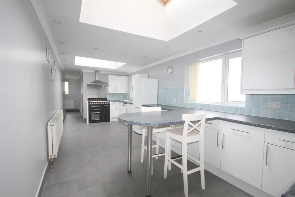 1 bedroom house share for rent