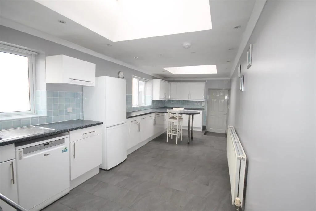 1 bedroom house share for rent