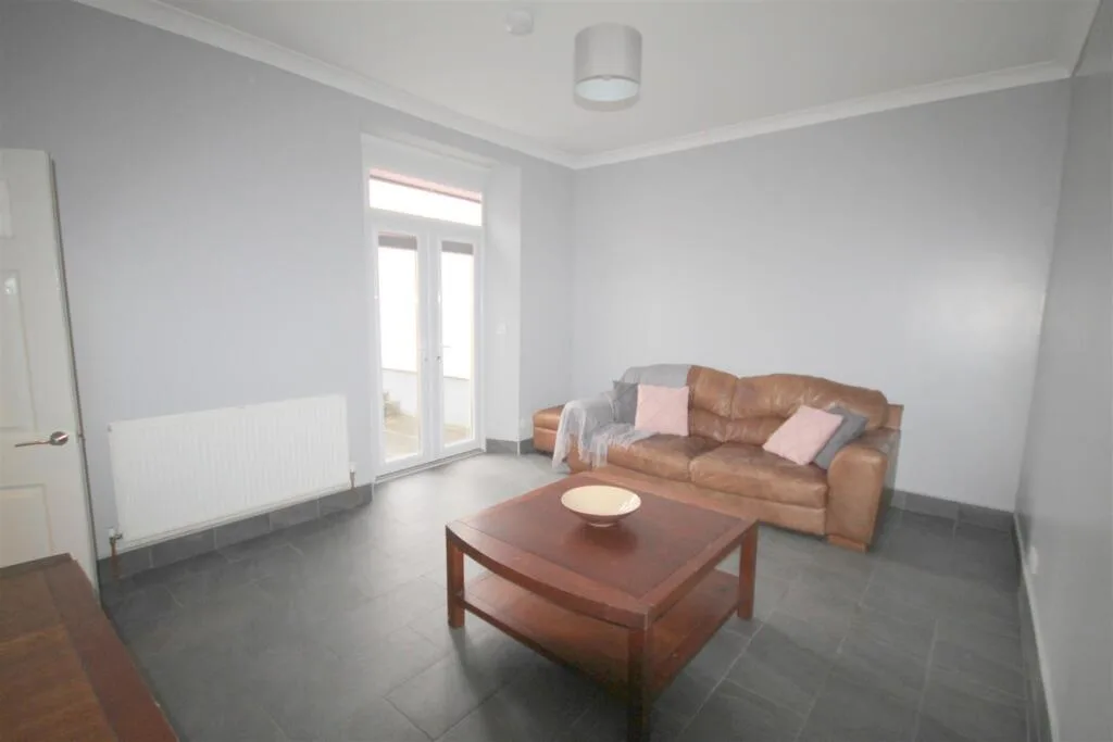 1 bedroom house share for rent
