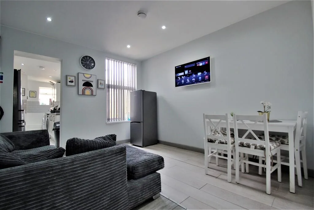 1 bedroom house share for rent