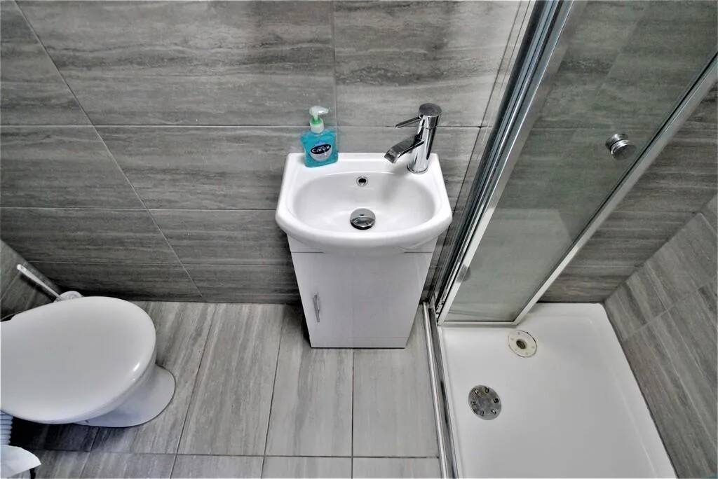 1 bedroom house share for rent