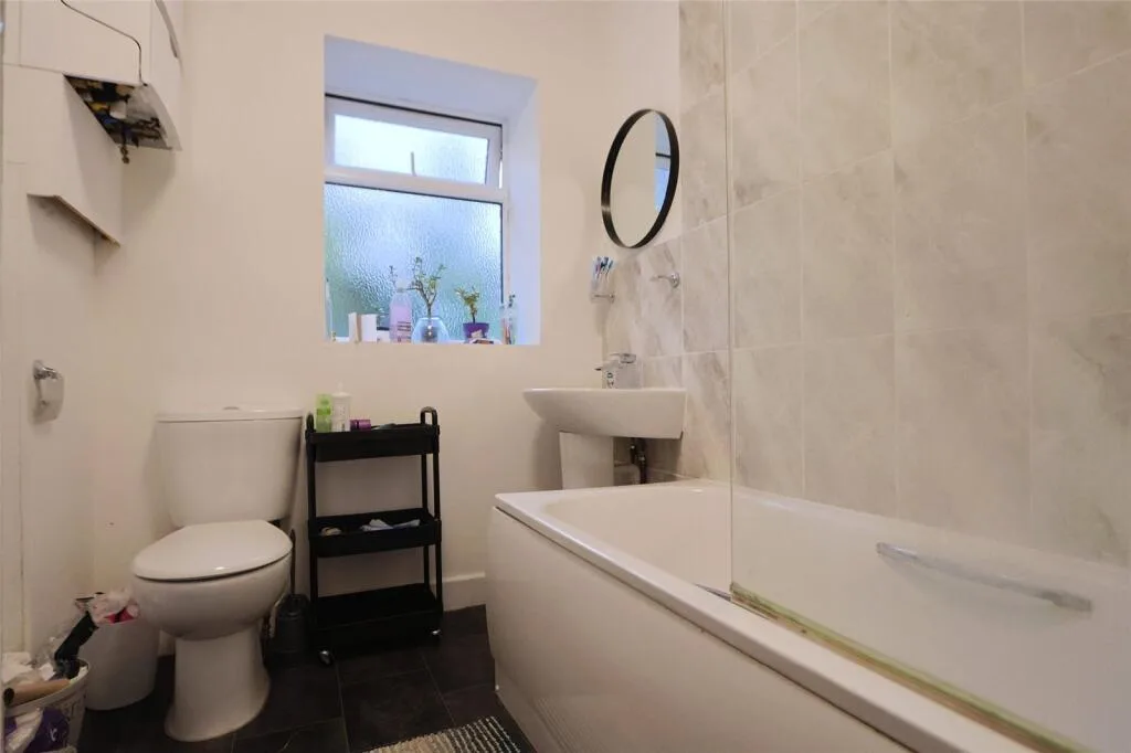 5 bedroom terraced house for rent