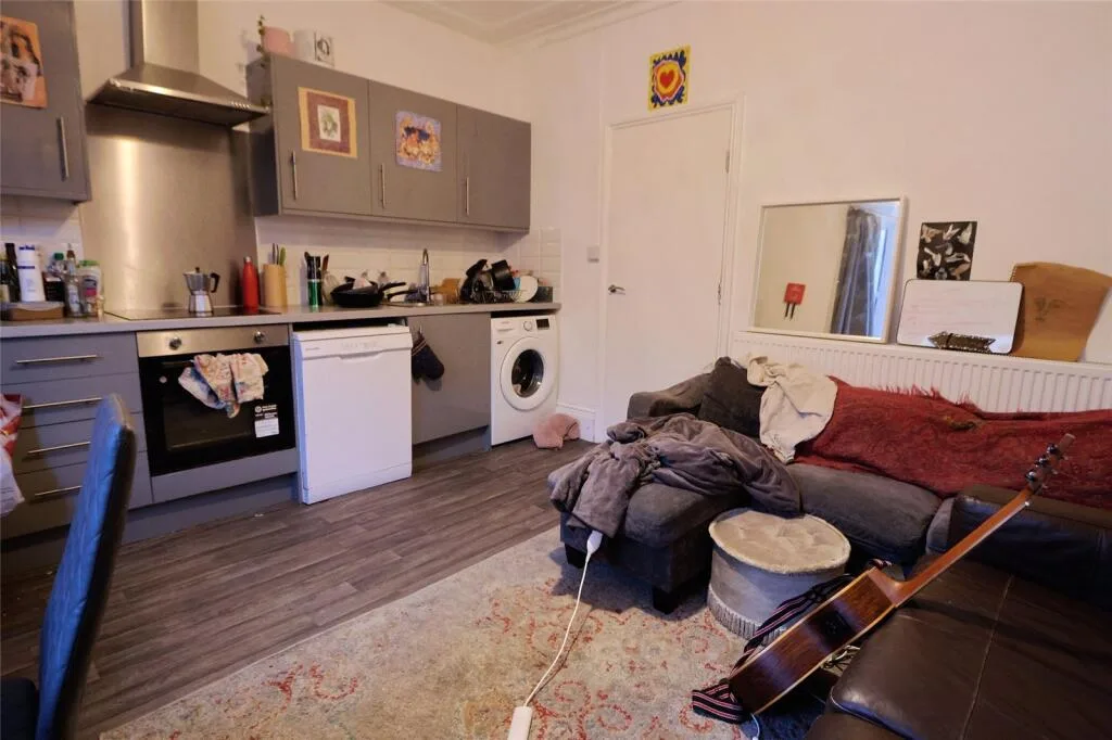 5 bedroom terraced house for rent