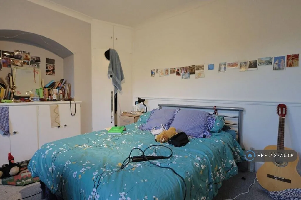 5 bedroom semi-detached house for rent