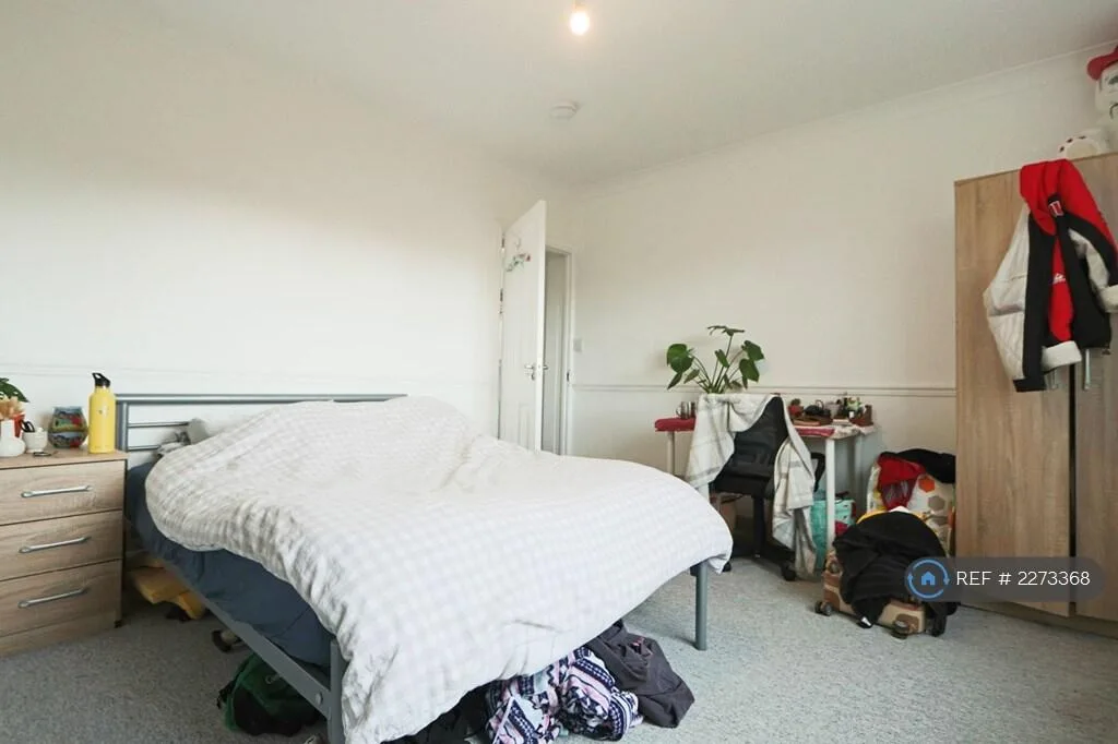 5 bedroom semi-detached house for rent