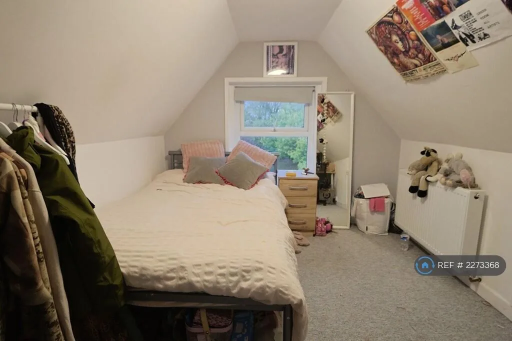 5 bedroom semi-detached house for rent
