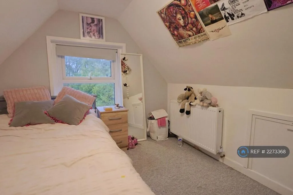 5 bedroom semi-detached house for rent