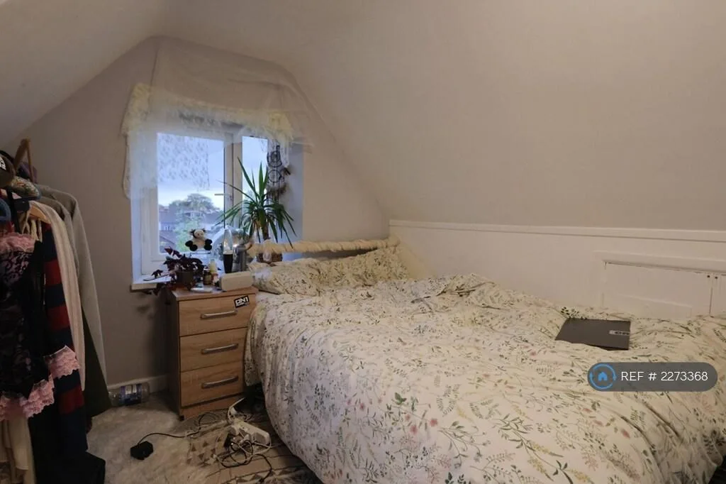 5 bedroom semi-detached house for rent