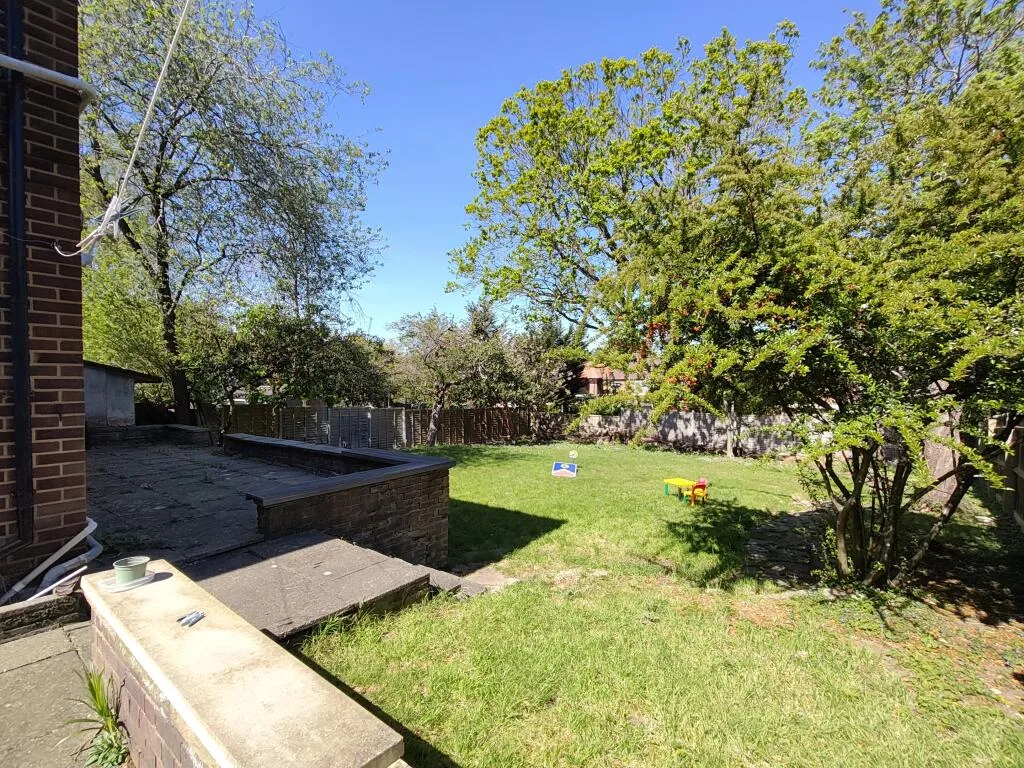 2 bedroom maisonette for rent