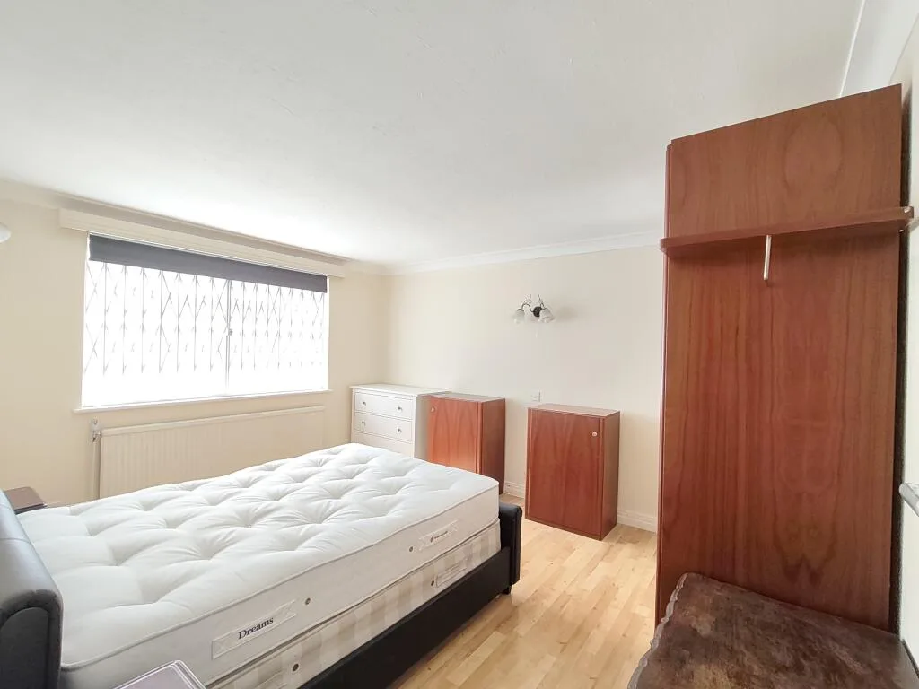 2 bedroom maisonette for rent