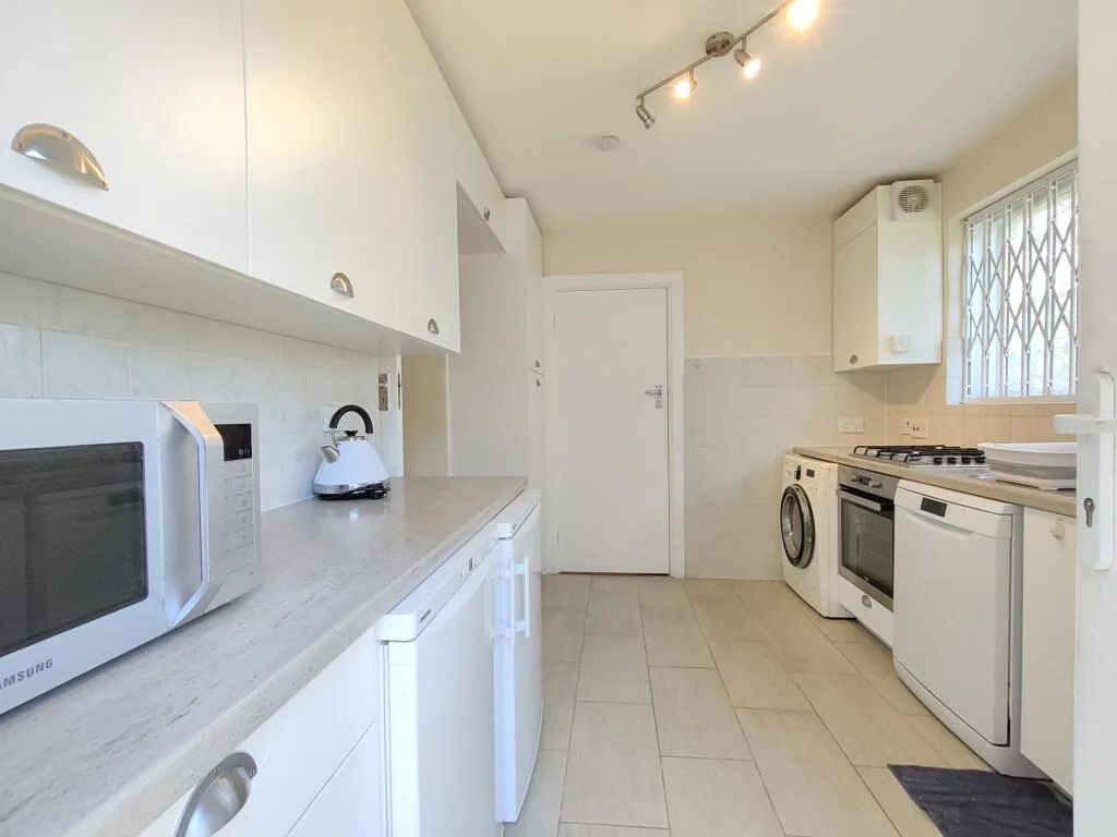 2 bedroom maisonette for rent