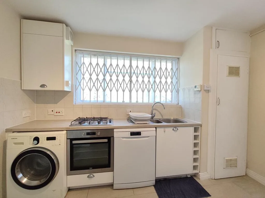 2 bedroom maisonette for rent