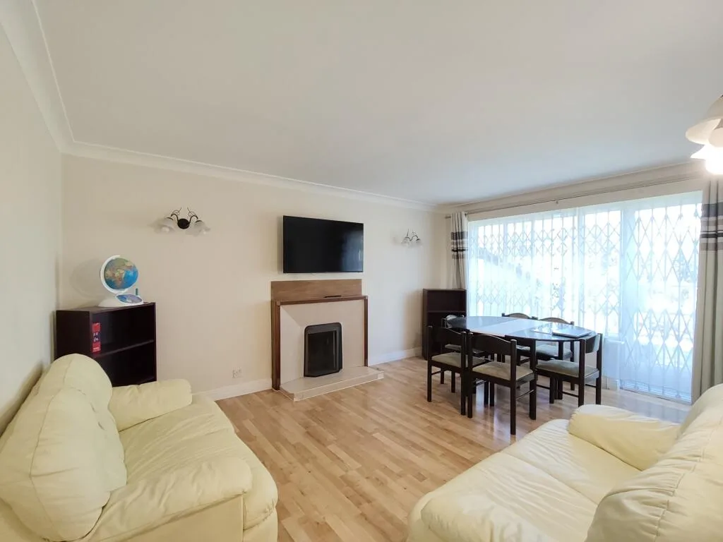 2 bedroom maisonette for rent