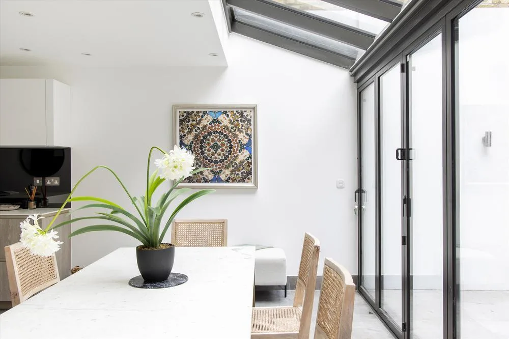 3 bedroom mews property for rent