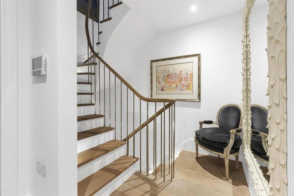 3 bedroom mews property for rent