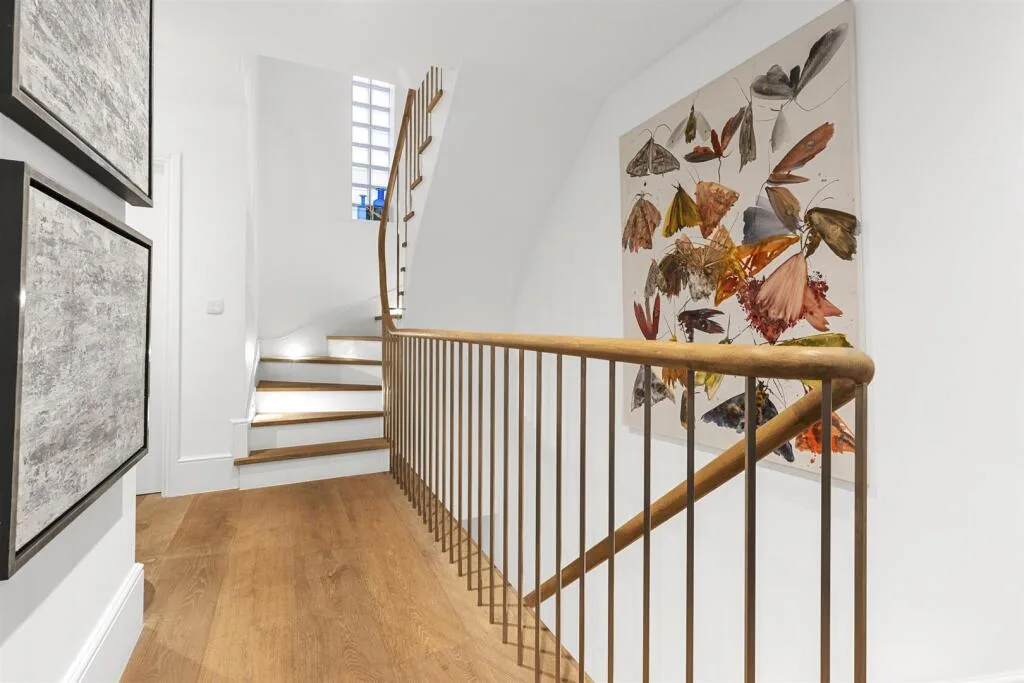 3 bedroom mews property for rent