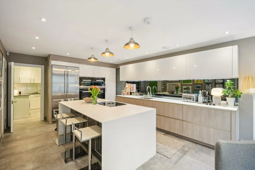 3 bedroom mews property for rent