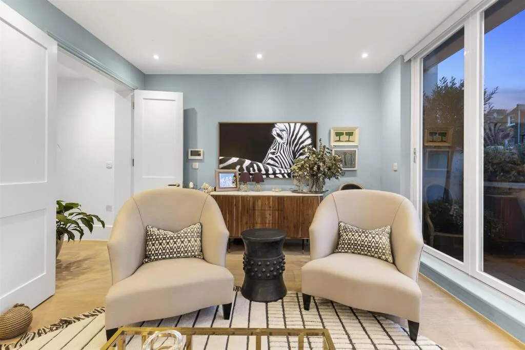 3 bedroom mews property for rent