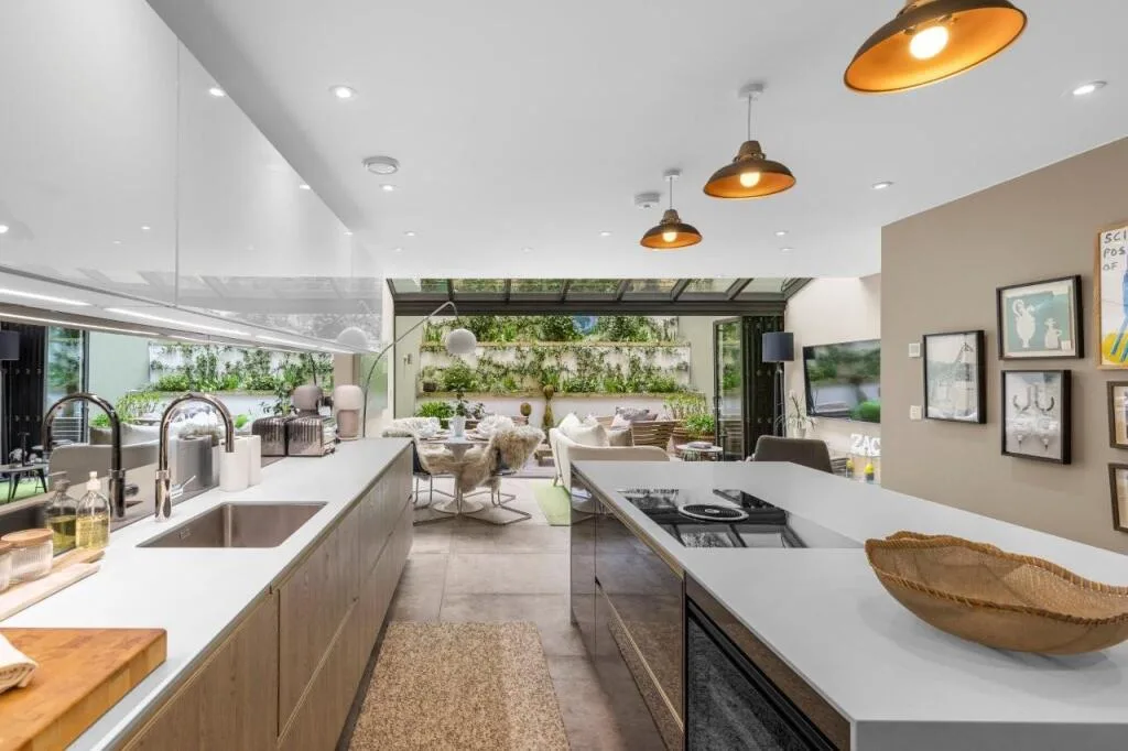 3 bedroom mews property for rent
