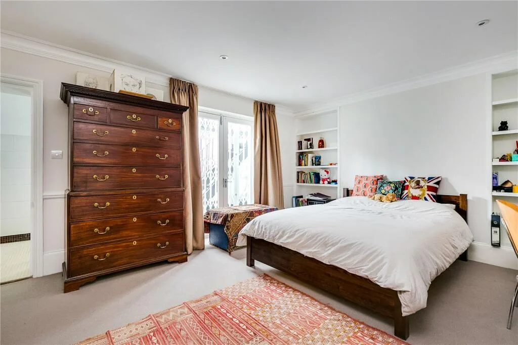 5 bedroom terraced house for rent