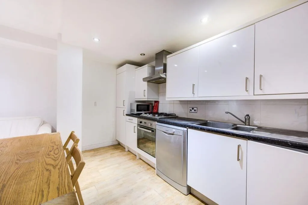 4 bedroom flat for rent