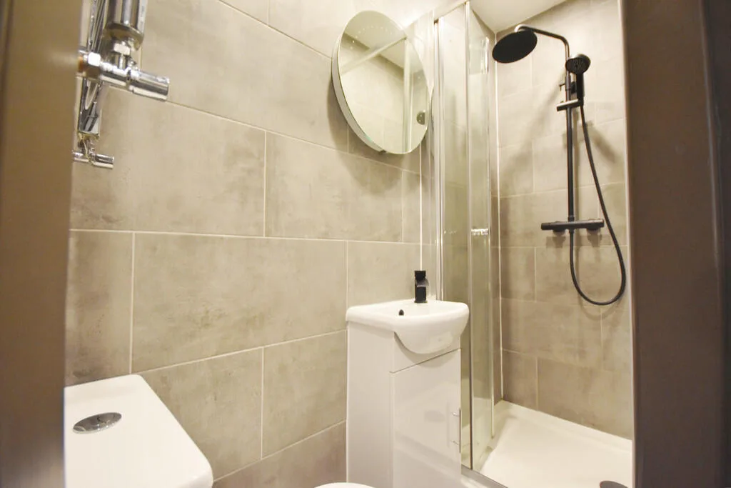 1 bedroom house share for rent