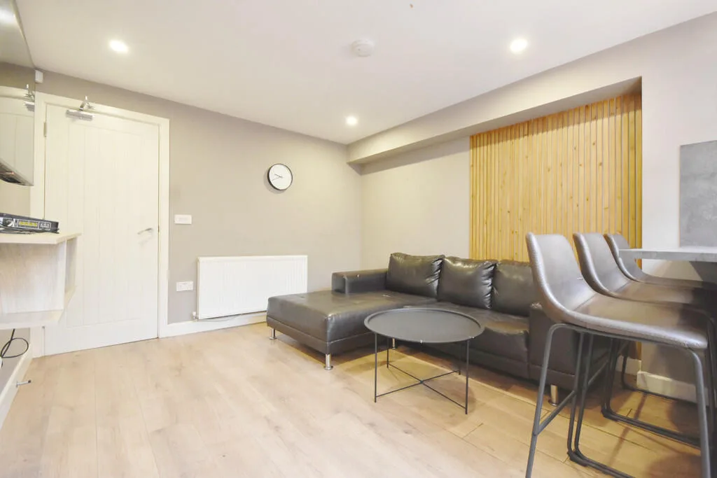 1 bedroom house share for rent