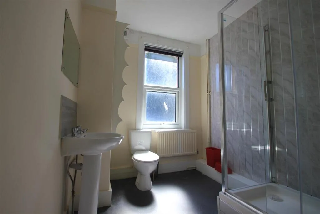 4 bedroom house share for rent