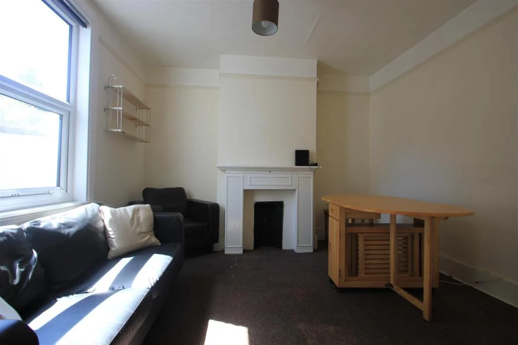 4 bedroom house share for rent