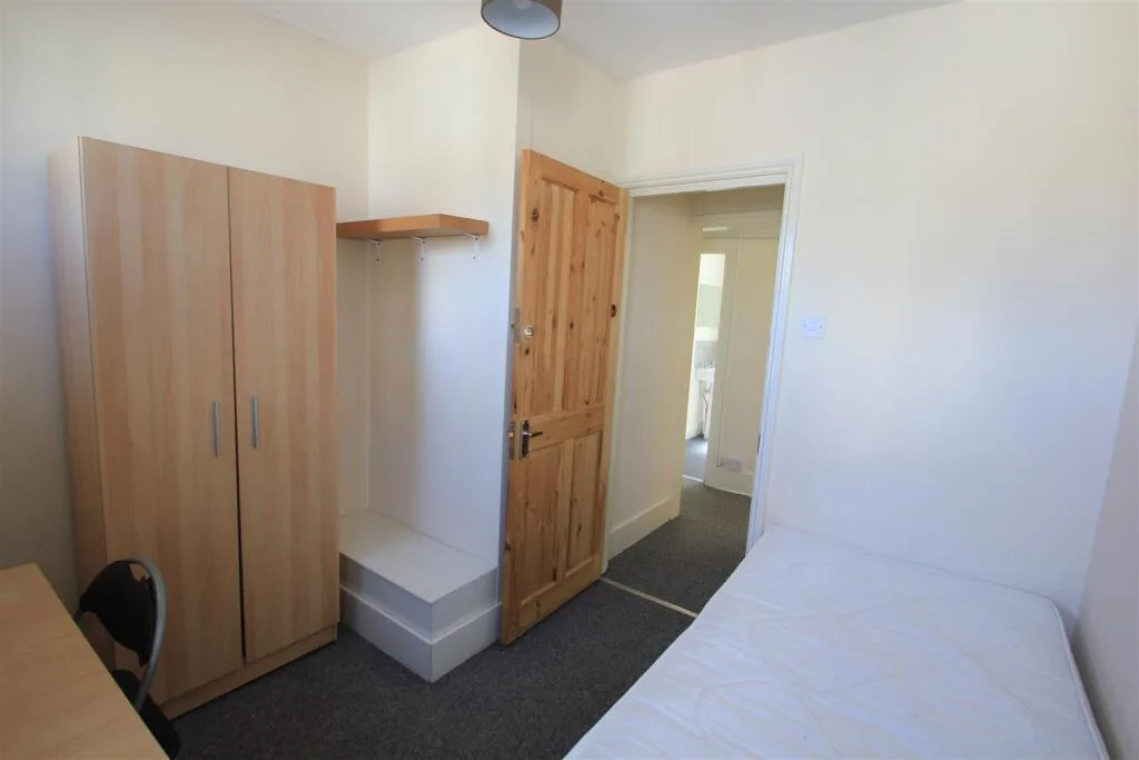 4 bedroom house share for rent