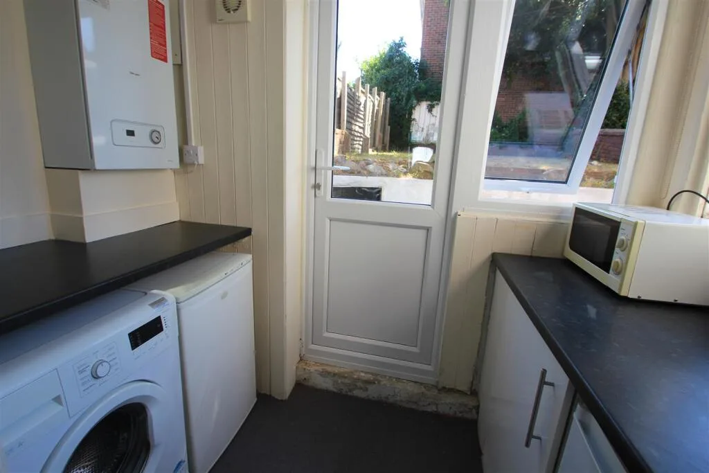 4 bedroom house share for rent