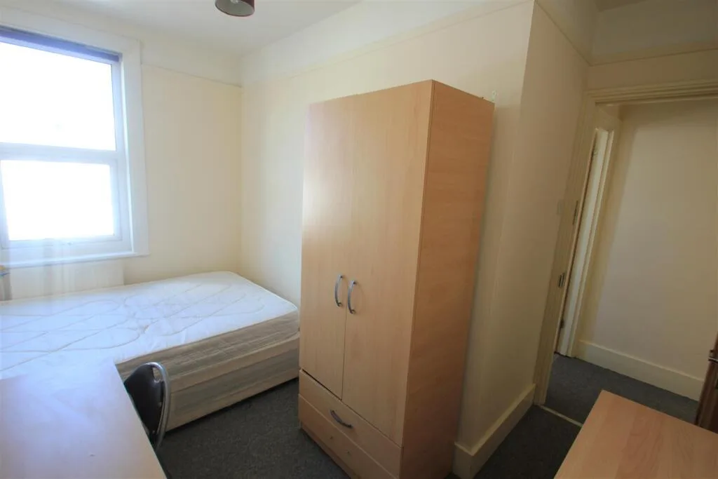 4 bedroom house share for rent